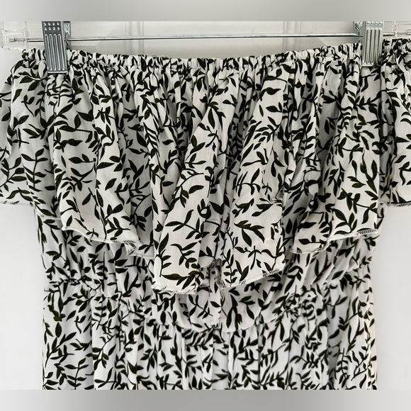 Yidarton Strapless Maxi Dress. Size Medium. - Picture 4 of 7